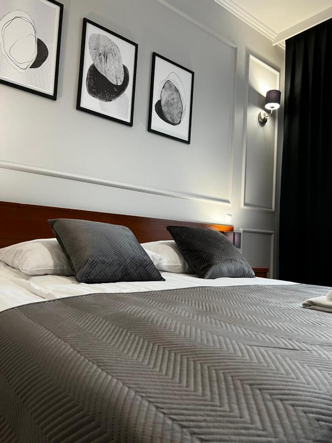 Nad Stara Nida *** Hotell Pinczow Exteriör bild