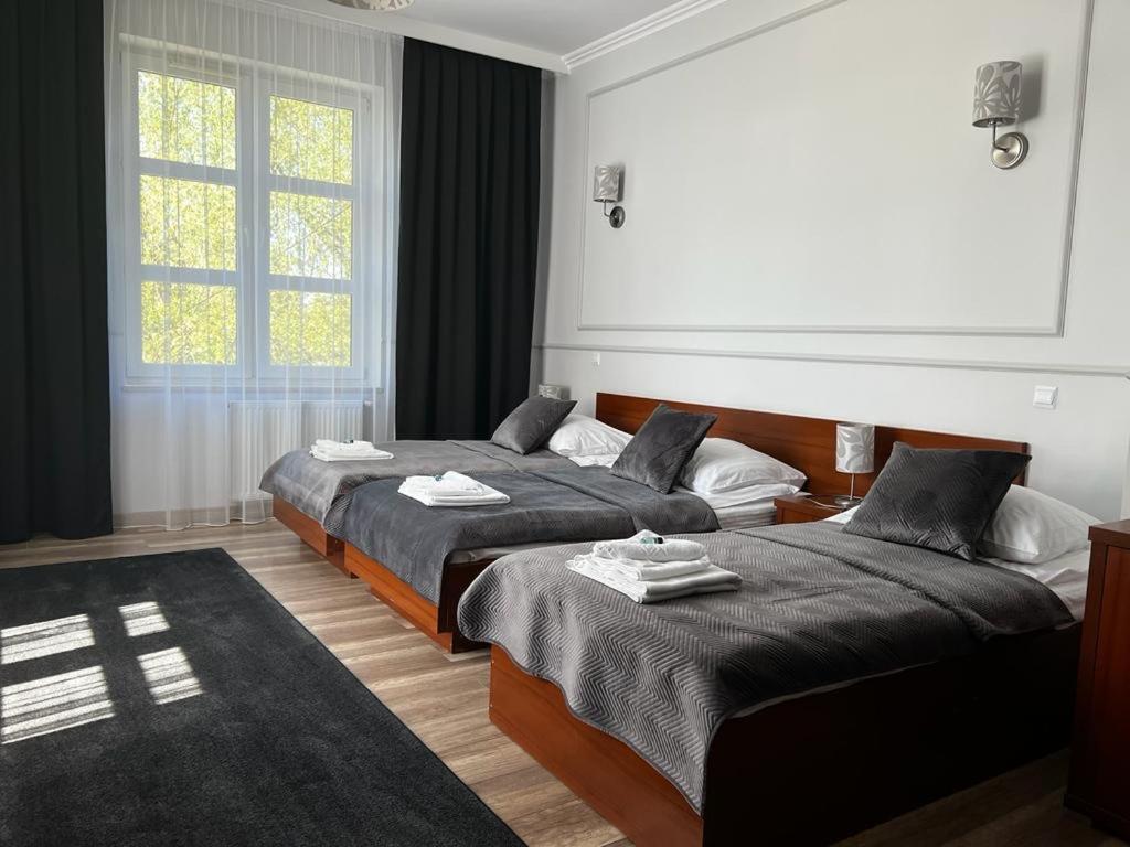 Nad Stara Nida *** Hotell Pinczow Exteriör bild