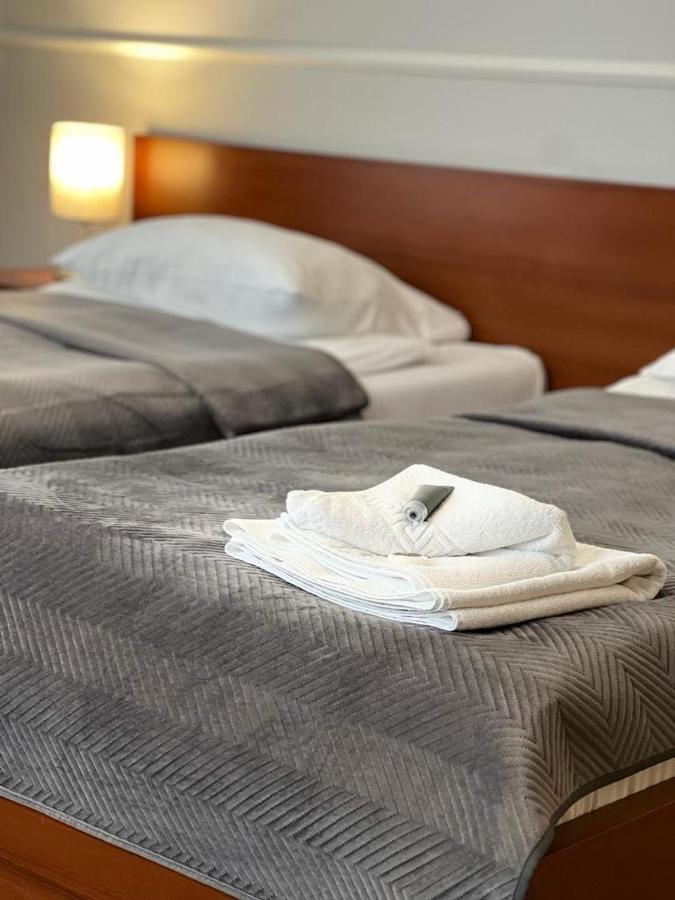 Nad Stara Nida *** Hotell Pinczow Exteriör bild
