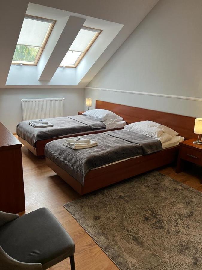 Nad Stara Nida *** Hotell Pinczow Exteriör bild
