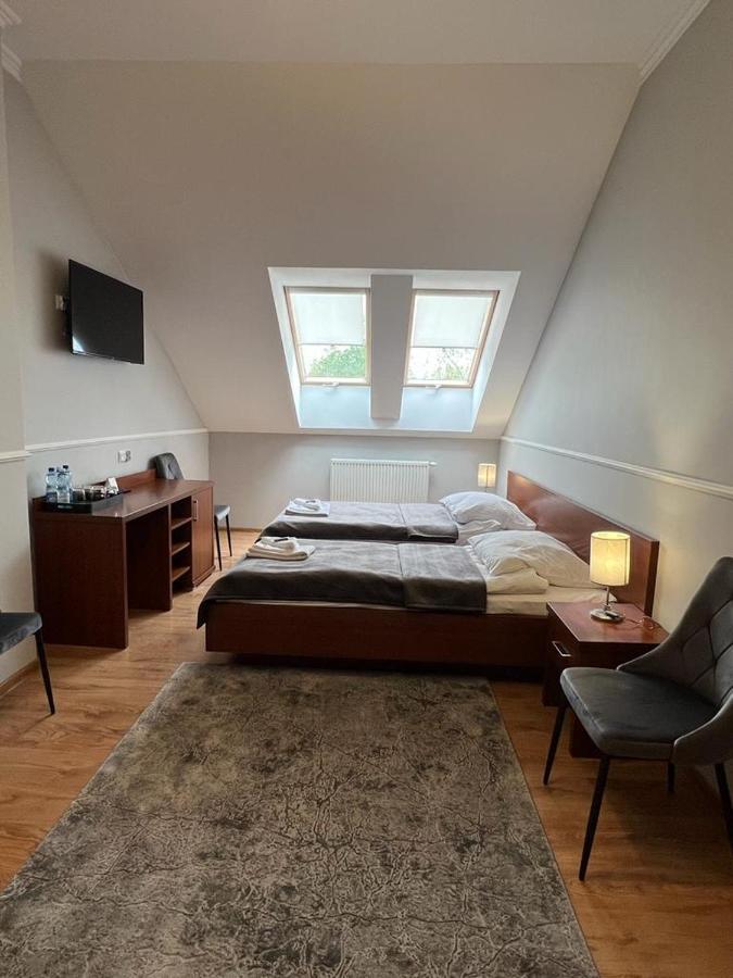 Nad Stara Nida *** Hotell Pinczow Exteriör bild
