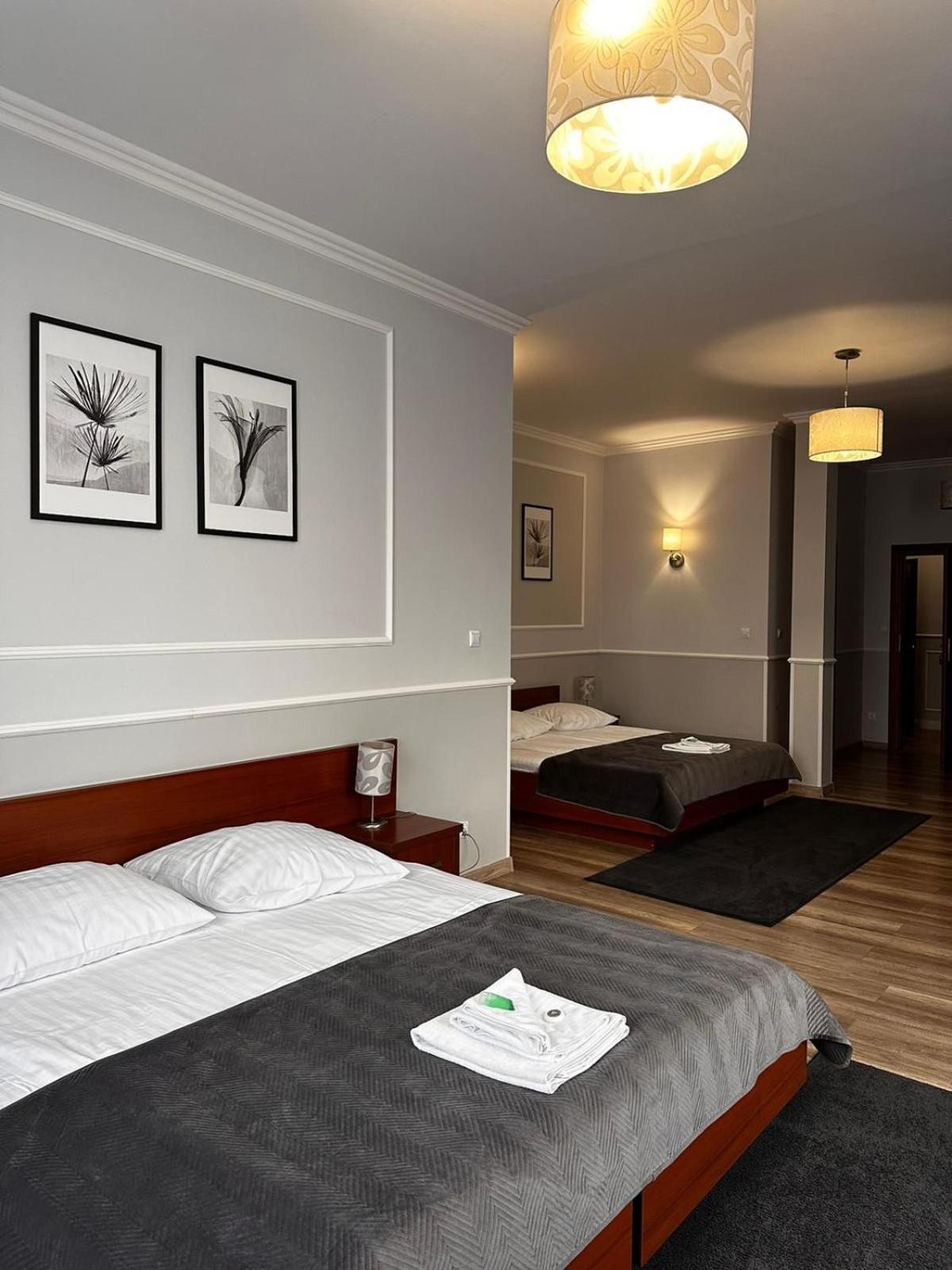 Nad Stara Nida *** Hotell Pinczow Exteriör bild